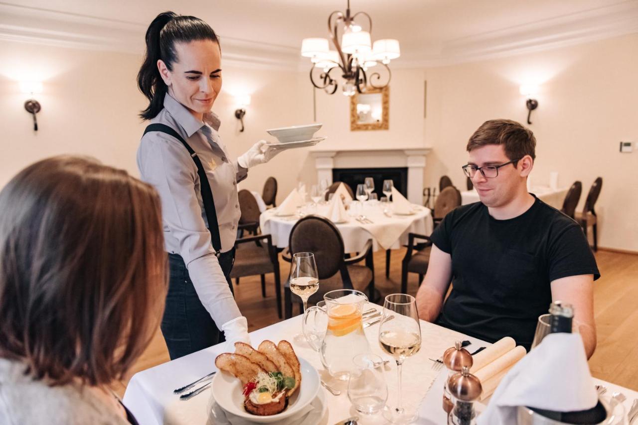Krone Svätý Jur Eksteriør billede